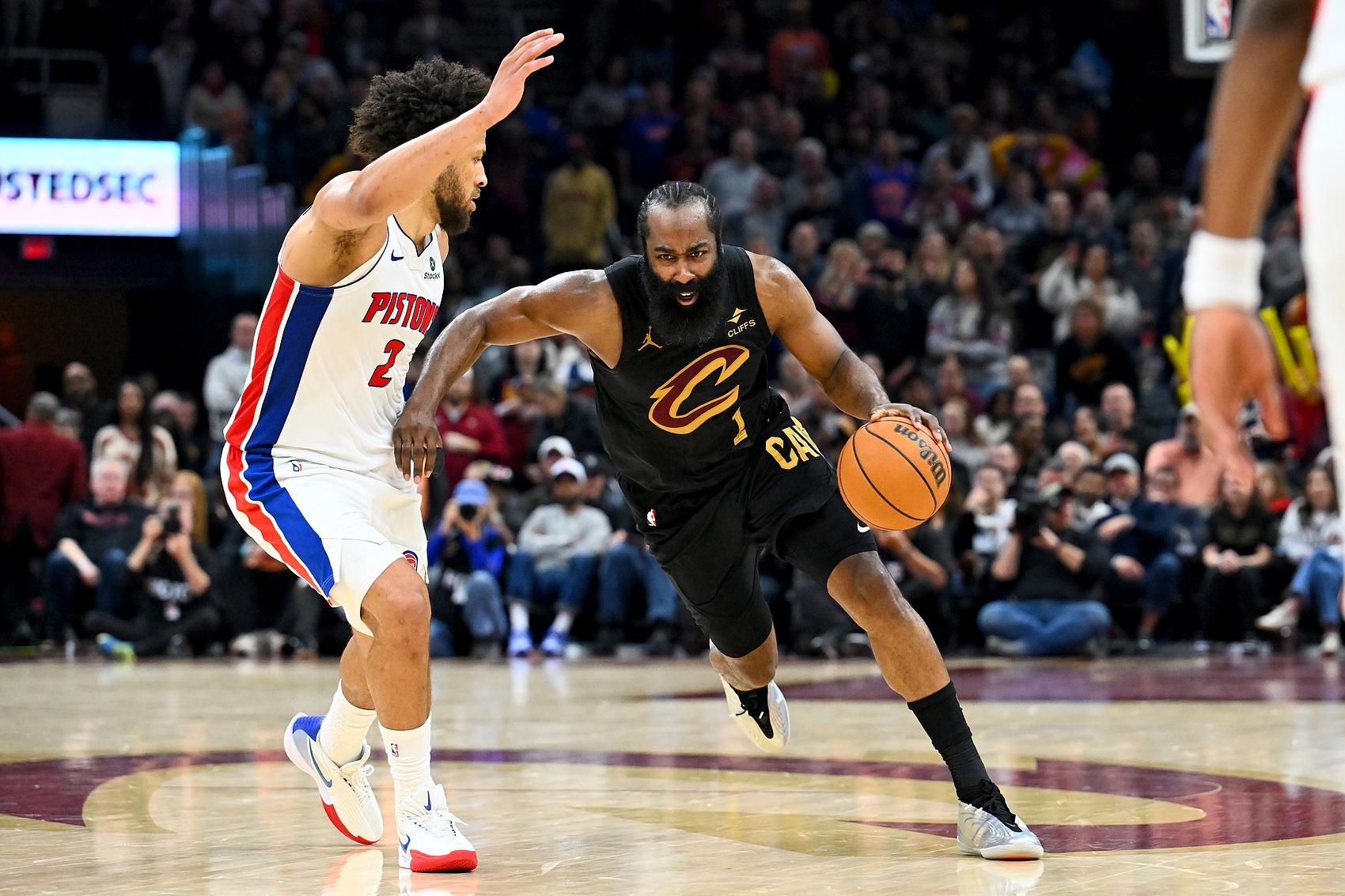 bti体育官方入口-分析师：人们不会记住哈登的MVP 只会记住他季后赛关键时刻掉链子