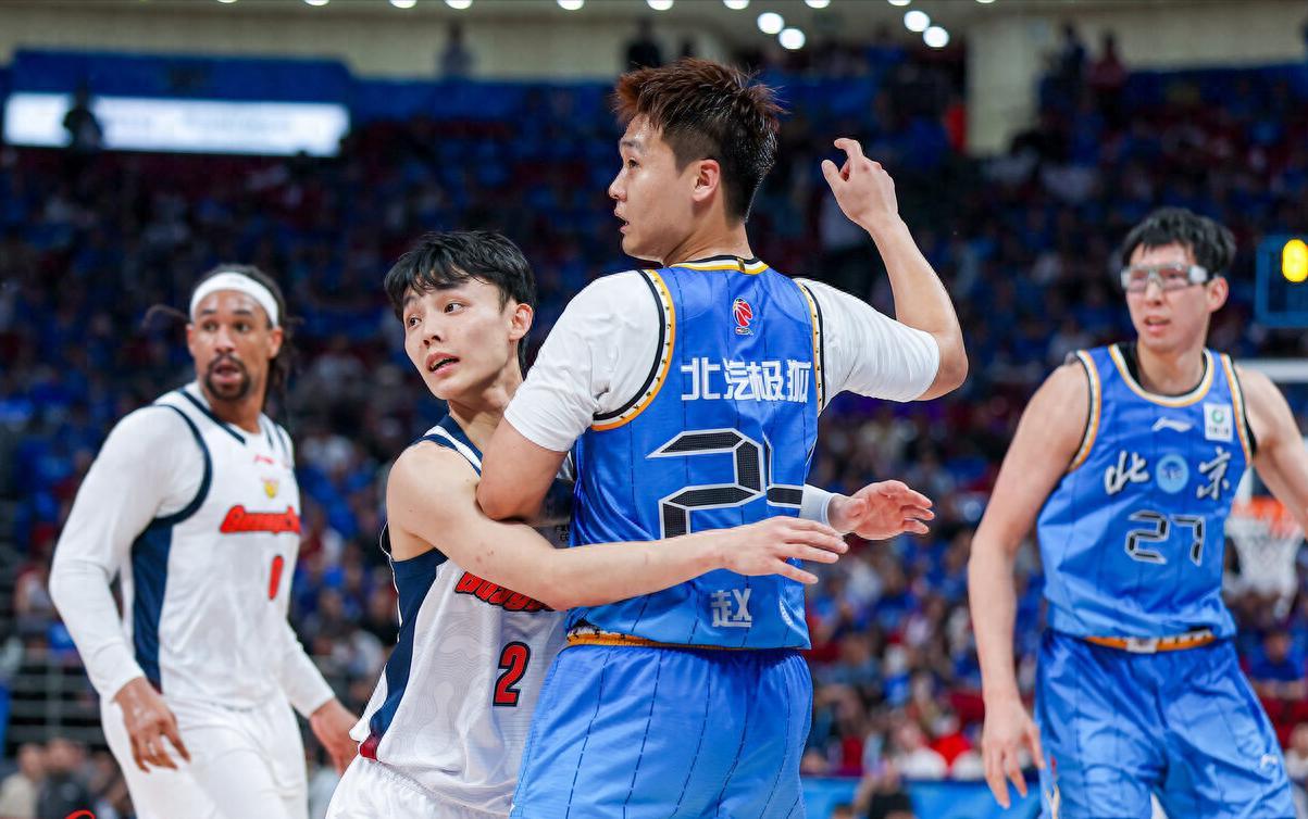 bti体育官方入口-3招淘汰广东！北京队唤醒两国手，赵睿拒绝低迷，周琦搭档太关键